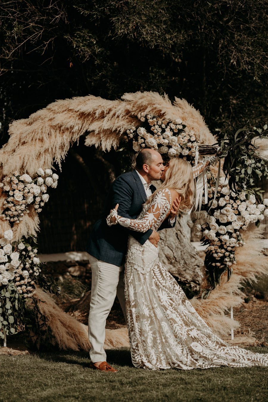 Ibiza wedding mariage ceremony kiss