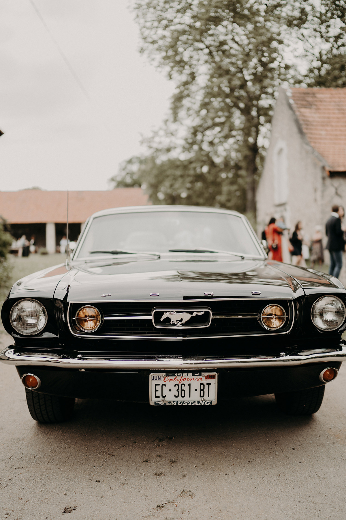 voiture mariés Mariage bohème Loire Angers