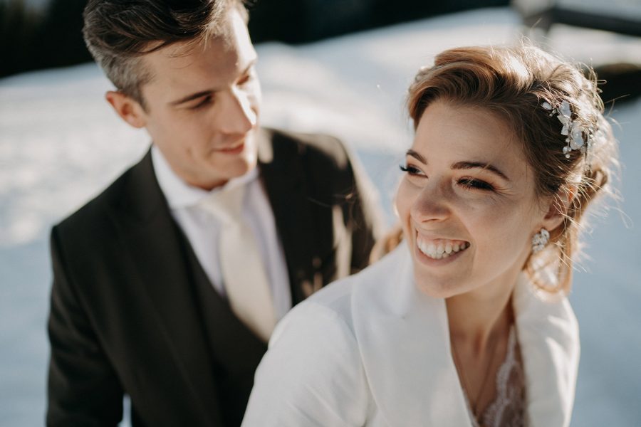 mariage suisse, la mariée rigole. switzerland wedding