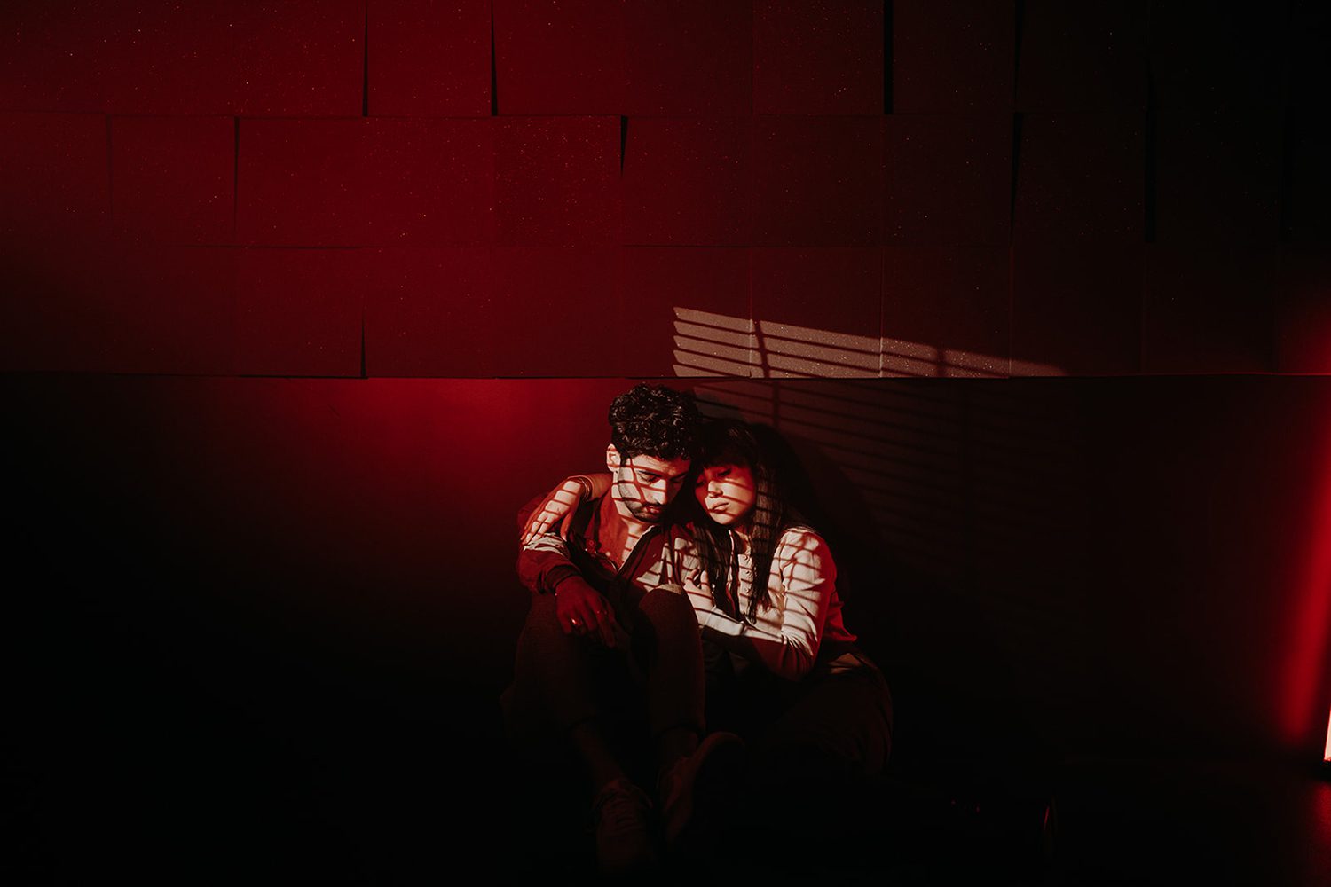 couple session neon lights