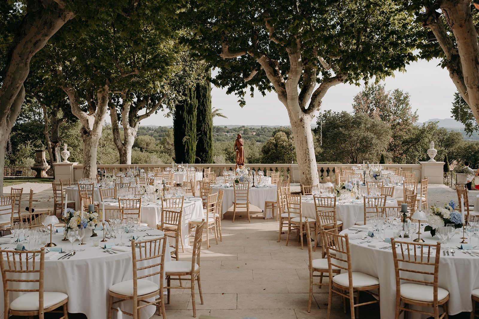 Provence wedding, domaine de la galiniere, pastel blue